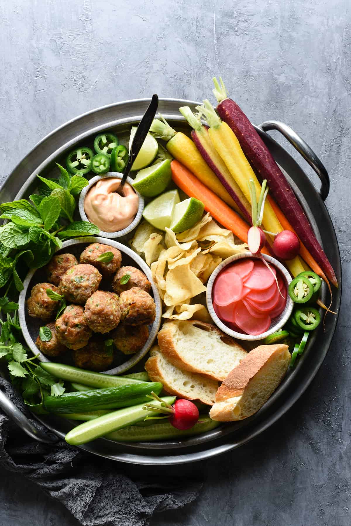 This Banh Mi Meatball Snack Dinner is a healthful platter of fresh ingredients that the whole family will love. Turkey meatballs, fresh and pickled veggies, bread, potato chips and dipping sauce - it's a fun meal that comes together easily. | foxeslovelemons.com